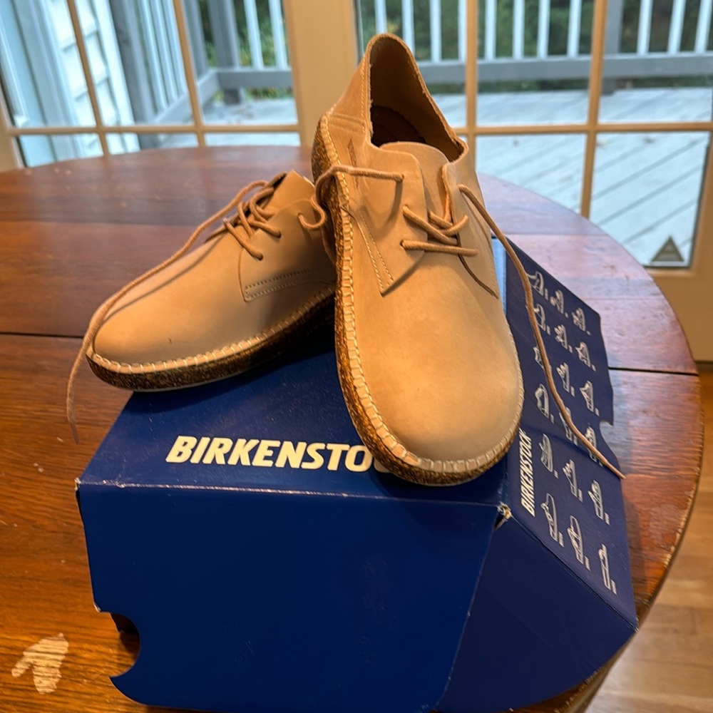 Birkenstock, Gary style shoe in dusty rose. Size 39 - never been worn with box.